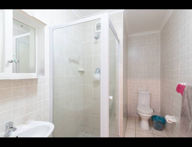 1 BEDROOM APARTMENT TO LET IN RONDEBOSCH VILLAGE